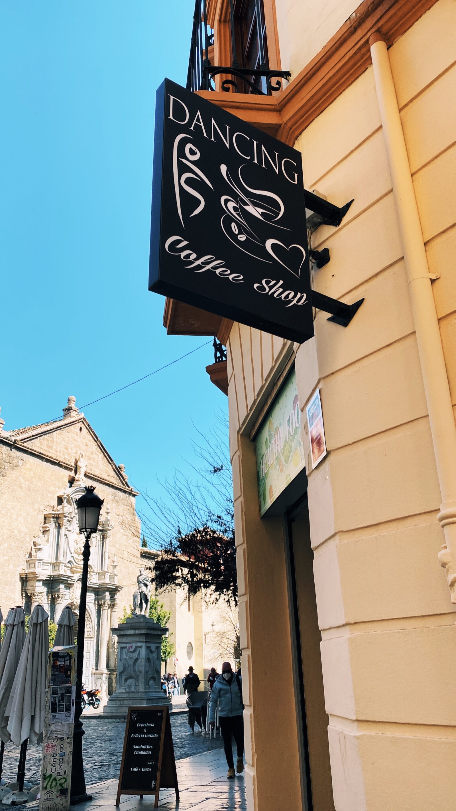 Dancing Coffee Shop en Plaza Universidad